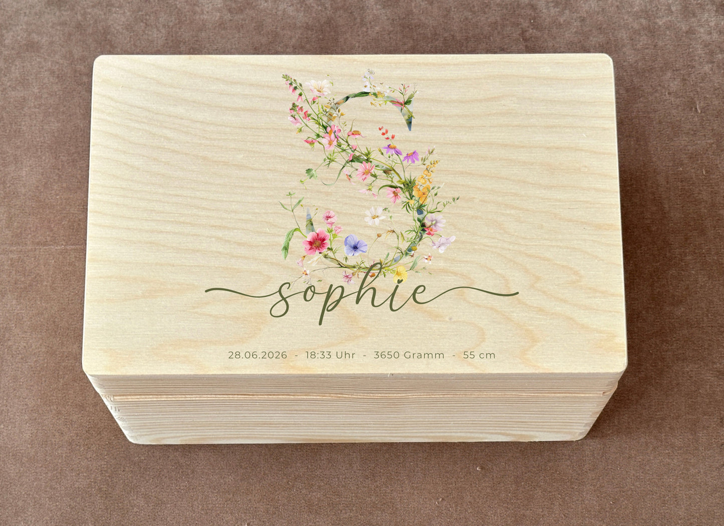 Personalisierte Erinnerungskiste mit Wildblumen Monogramm & Namen – Holzkiste zur Geburt für Baby Erinnerungen & Andenken
