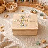Personalisierte Memory Box aus Holz | Erinnerungsbox mit Blumenbuchstabe