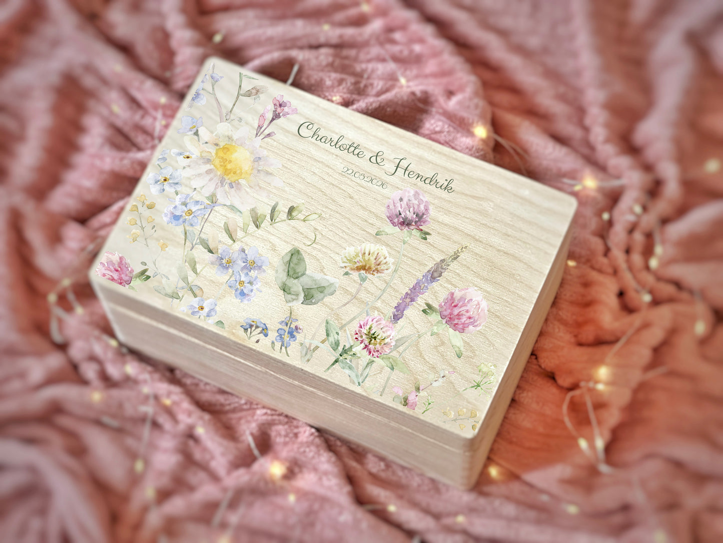 Personalisierte Holz Erinnerungsbox mit floralem Design und Namen