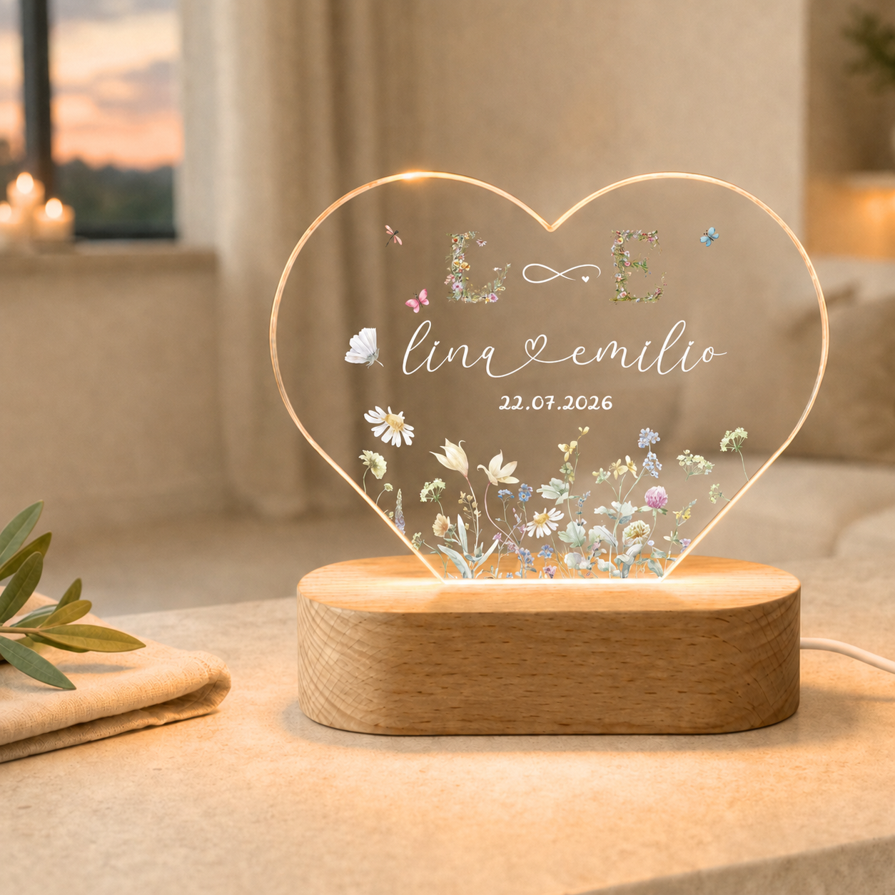 Personalisiertes Hochzeit Nachtlicht mit Wildblumen Monogramm – LED Acryl Lampe für Paare