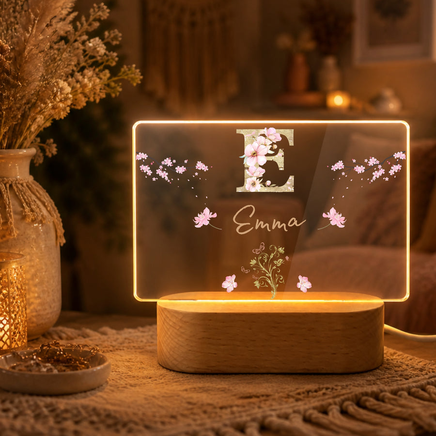 Personalisierte LED Nachtlampe mit goldenem Blumen-Monogramm & Namen | Individuelle Acryl Lampe als Geschenk für Mädchen, Frauen, Schwester & Schlafzimmer Deko