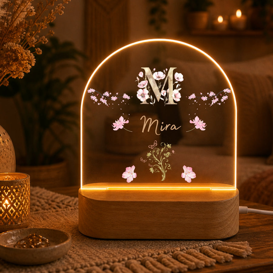 Personalisierte LED Nachtlampe mit goldenem Blumen-Monogramm & Namen | Individuelle Acryl Lampe als Geschenk für Mädchen, Frauen, Schwester & Schlafzimmer Deko